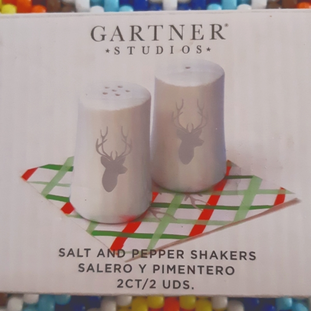 Reindeer Salt and pepper Shakers set in box white silver